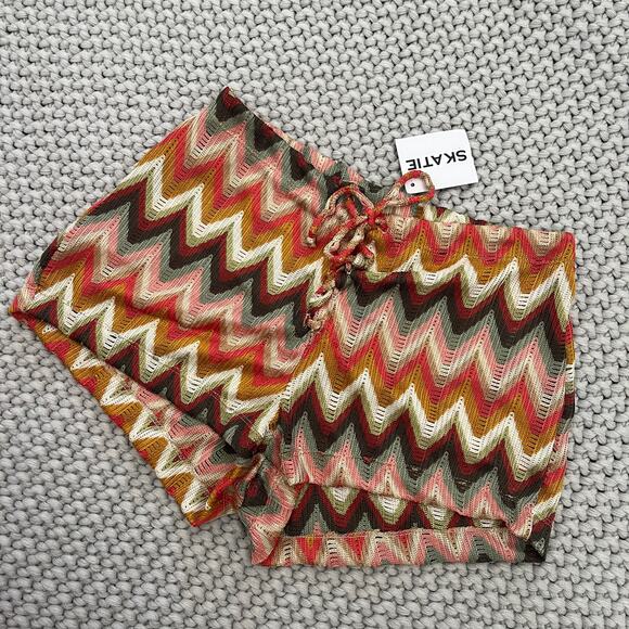 Skatie• ‘Farrah’ Short in Fleetwood Print - Picture 3 of 14